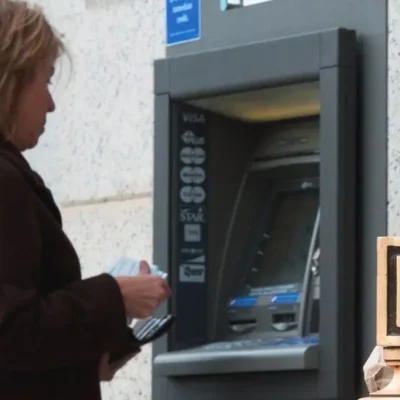 Федеральна резервна система США підтримує відсоткові ставки на найвищому рівні за 22 роки