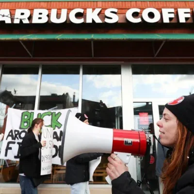 Starbucks загрожує вихід із сотень американських магазинів