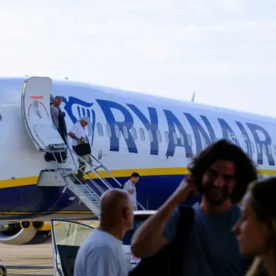 Ryanair заперечує, що пасажири повинні платити за завантаження посадкового талона
