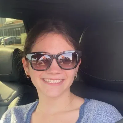 CosMc’s: Клієнти збираються до нового бренду ретро-напоїв McDonald’s