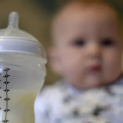 Ціни на дитячі суміші: різке зростання витрат руйнує сімейні фінанси – опитування