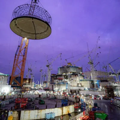 Дах ядерного реактора Hinkley C піднято на місце