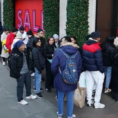 Розпродажі в День подарунків: прогнозується, що покупці витрачатимуть менше