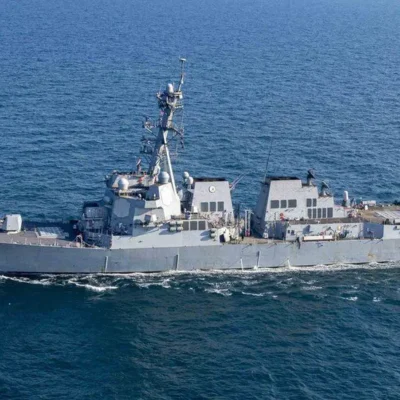 Гелікоптери ВМС США знищують човни хуситів у Червоному морі після спроби викрадення