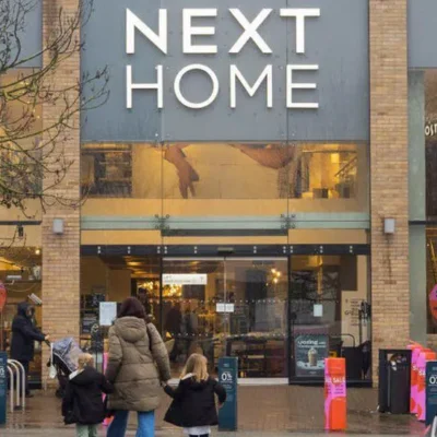 Далі попереджає про затримки поставок через атаки суден у Червоному морі