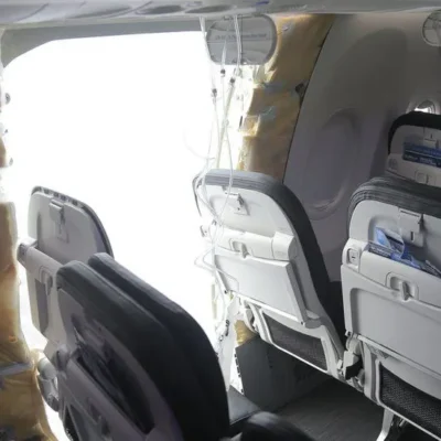 Компанія Boeing визнала помилку, пов’язану з вибухом дверей літака