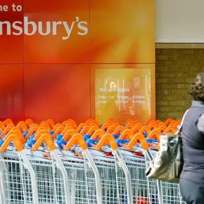 Sainsbury планує згорнути банк, оскільки він зосереджується на продуктах харчування