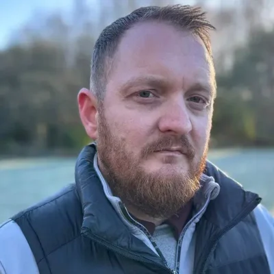 Я працюю, але бездомний і останнє місце в списку житла