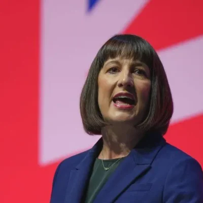 Бонуси банкірів: немає обмежень для лейбористів, каже Рівз