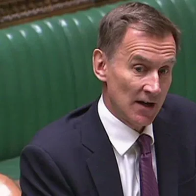 Торі досліджують можливість скасування податкового статусу громадянина