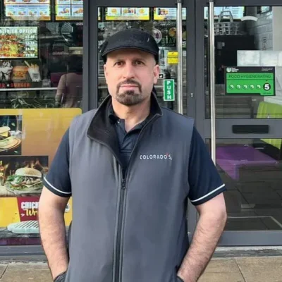 Керівник курячого магазину Bury Chicken Shop втратив 12 000 фунтів стерлінгів у суперечці щодо торгової марки Tesla