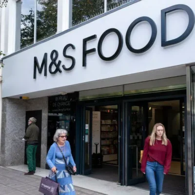 Marks & Spencer підвищує зарплату в боротьбі за персонал супермаркету