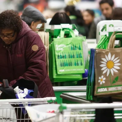 Asda залучить більше персоналу до каси в магазинах