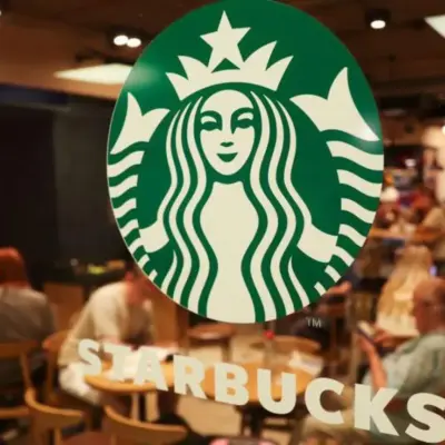 Новий бос Starbucks змінює меню, оскільки прибутки падають