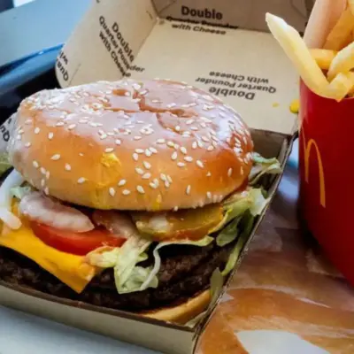 McDonald’s вибачається за кишкову паличку через зниження продажів