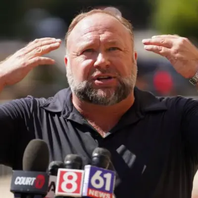 Купівля компанії Onion компанії Infowars Алекса Джонса відхилена суддею