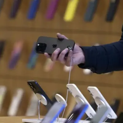 Продажі Apple iPhone впали, незважаючи на впровадження ШІ