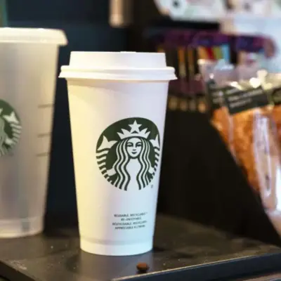 Starbucks звільняє 1100 робочих місць, намагаючись відновити роботу в США