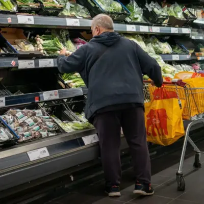 Прибуток Sainsbury скорочується через загрозу цінової війни