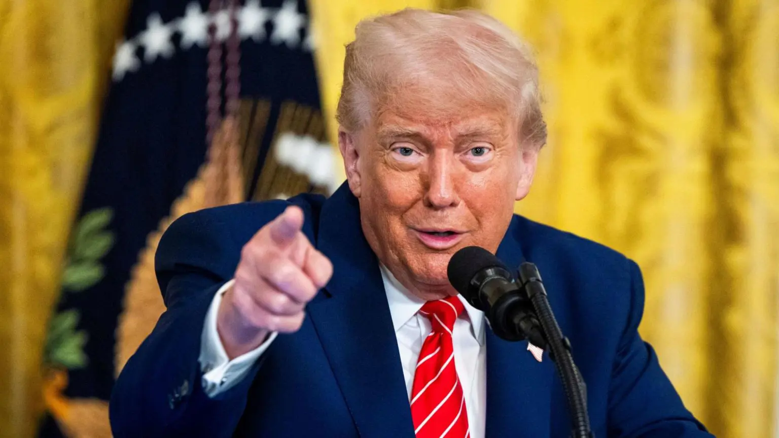 Президент США Дональд Трамп виступає на «святкуванні матерів-військових» у Східній кімнаті Білого дому у Вашингтоні, округ Колумбія, 8 травня 2025 року.