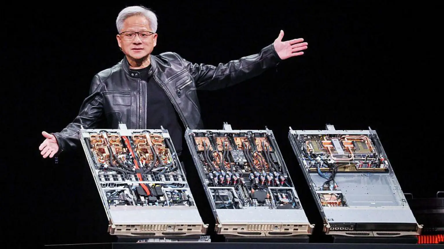 Співзасновник і генеральний директор Nvidia Дженсен Хуанг виступає з першою основною промовою на Computex 2025 у Тайбейському музичному центрі в Тайбеї 19 травня 2025 року.