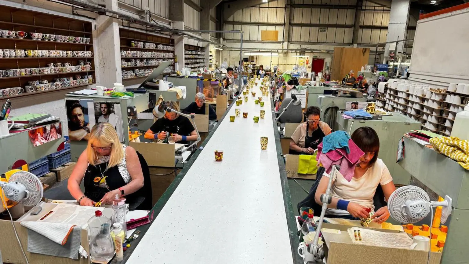 Компанія Dunoon Mugs повідомила, що 20% її персоналу було звільнено, і персонал працює скорочено