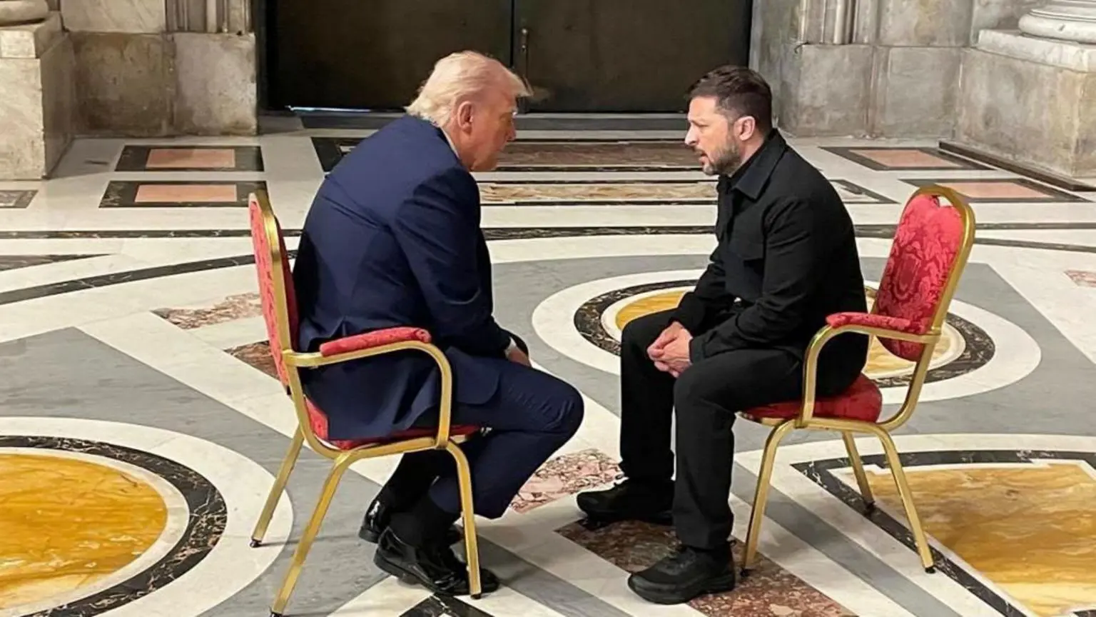 Трамп і Зеленський поспілкувалися в кулуарах похорону Папи Франциска