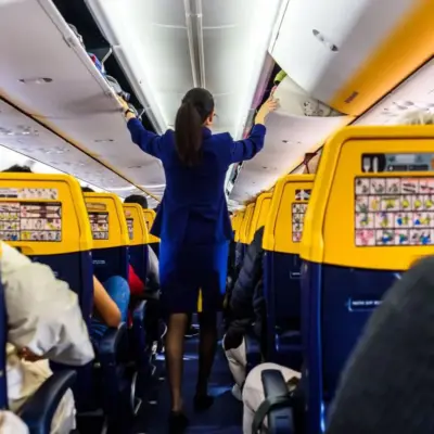 Ryanair каже бортпровідникам відшкодувати підвищення зарплати