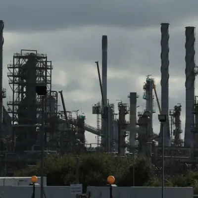 Вимагає запиту, оскільки 420 робочих місць на нафтопереробному заводі під загрозою