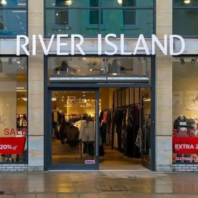River Island має намір закрити 33 магазини