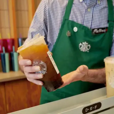 Starbucks відмовляється від магазинів, які пропонують лише самовивіз, оскільки їм «не вистачає тепла»