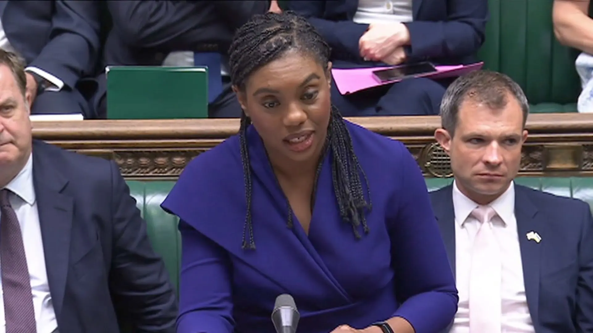 Дивіться: лідер торі зосереджується на податку в PMQs