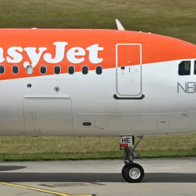 Пілот EasyJet відсторонений після інциденту «п’яний і голий»
