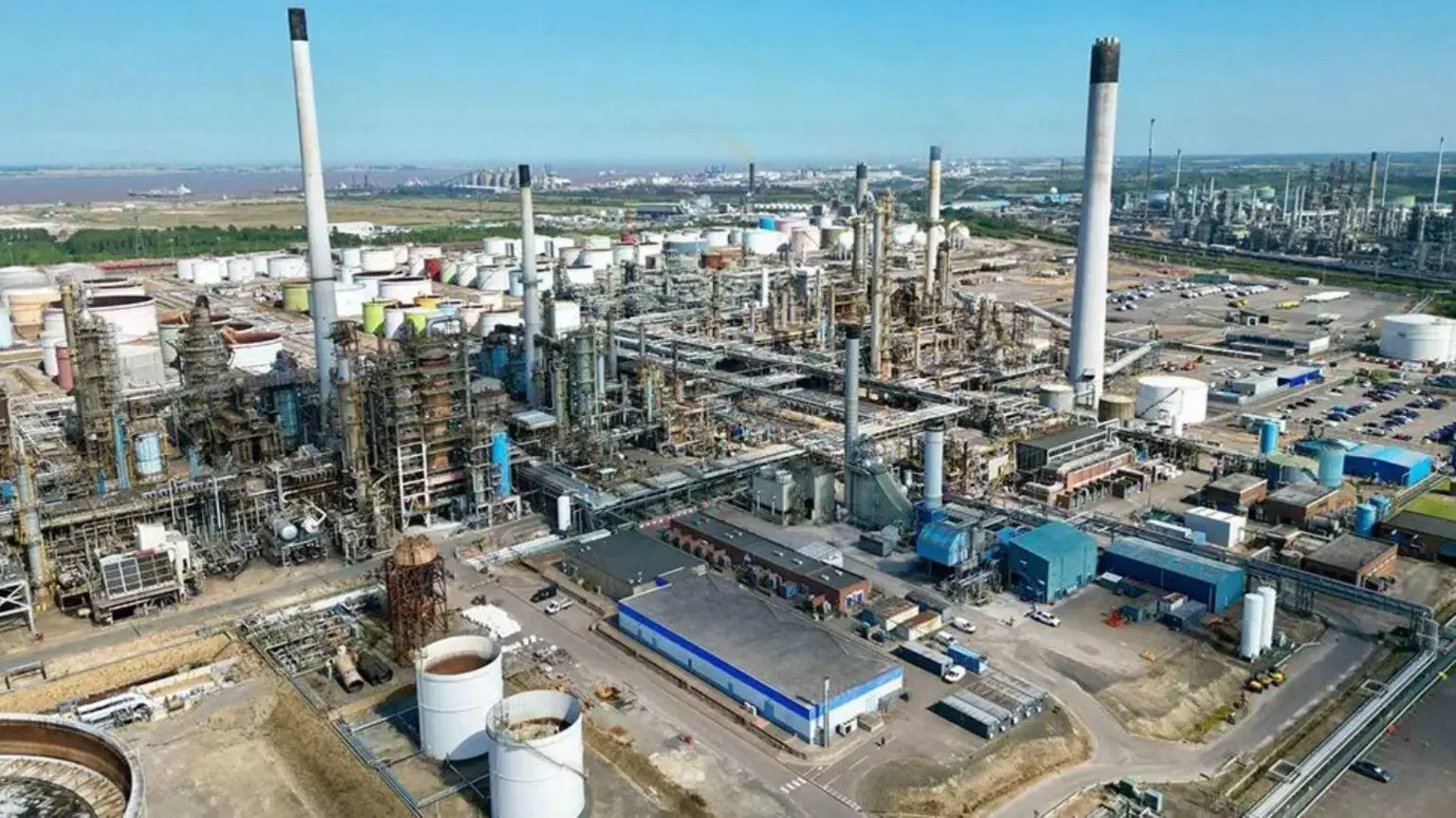 У червні нафтопереробний завод Ліндсі було введено в управління