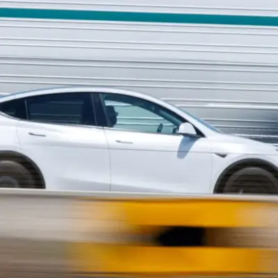 Акції Tesla падають, оскільки нові недорогі автомобілі розчаровують