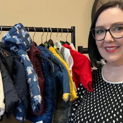 Програма безкоштовного дитячого одягу для підтримки батьків, які стикаються з труднощами
