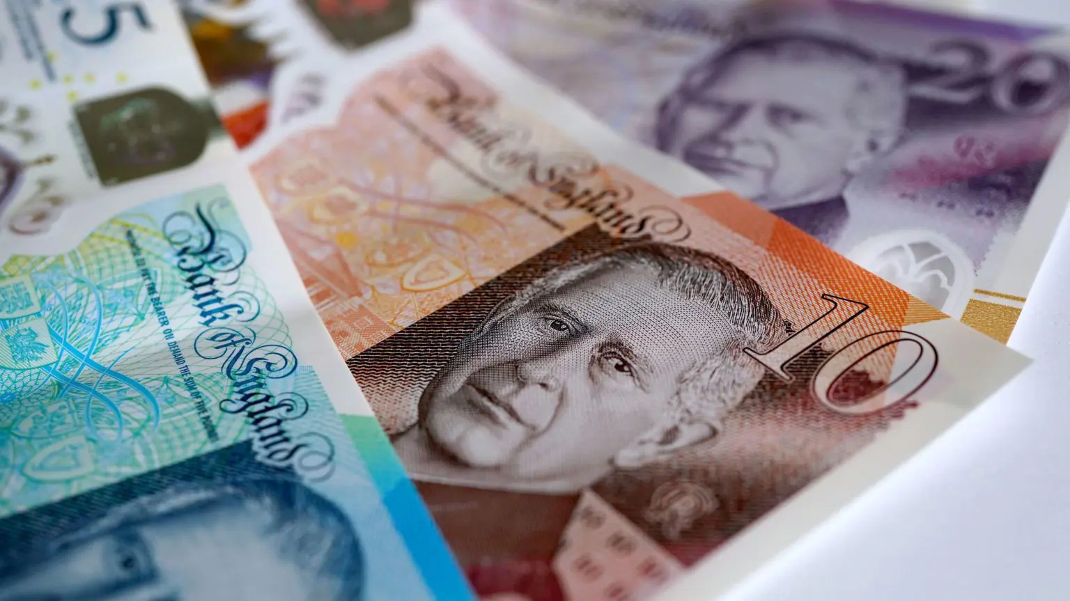 HMRC заявила, що відновила 134 виплати
