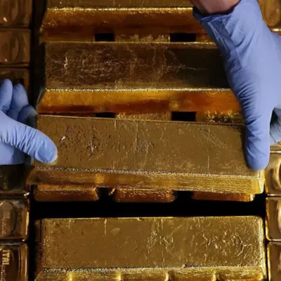 Ціна золота перевищила 4000 доларів за унцію, оскільки невизначеність підживлює ралі