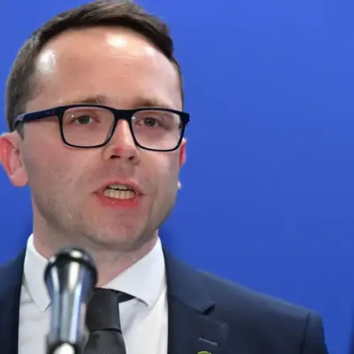 «Недосконала» система HMRC зупиняє виплату сотень дитячих допомог