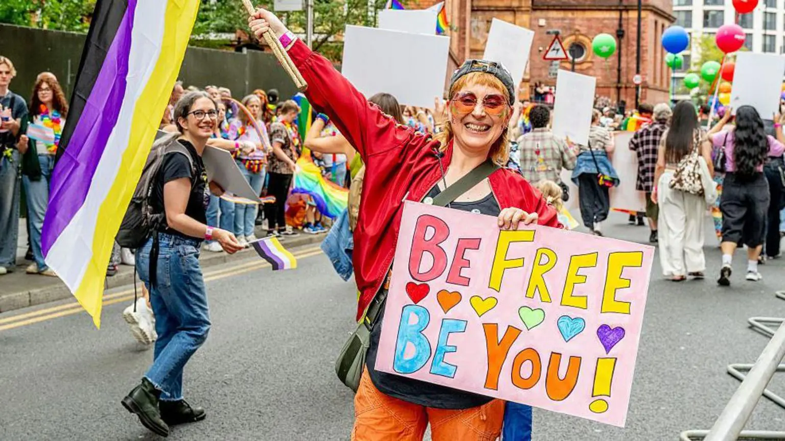 Тільки заходи Pride у Лондон і Брайтон зазвичай збирають більше людей, ніж Манчестер.