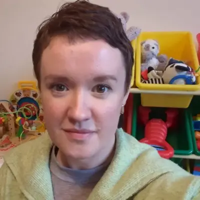 «Я виїхала з Уельсу до Англії, щоб отримати безкоштовний догляд за дітьми»