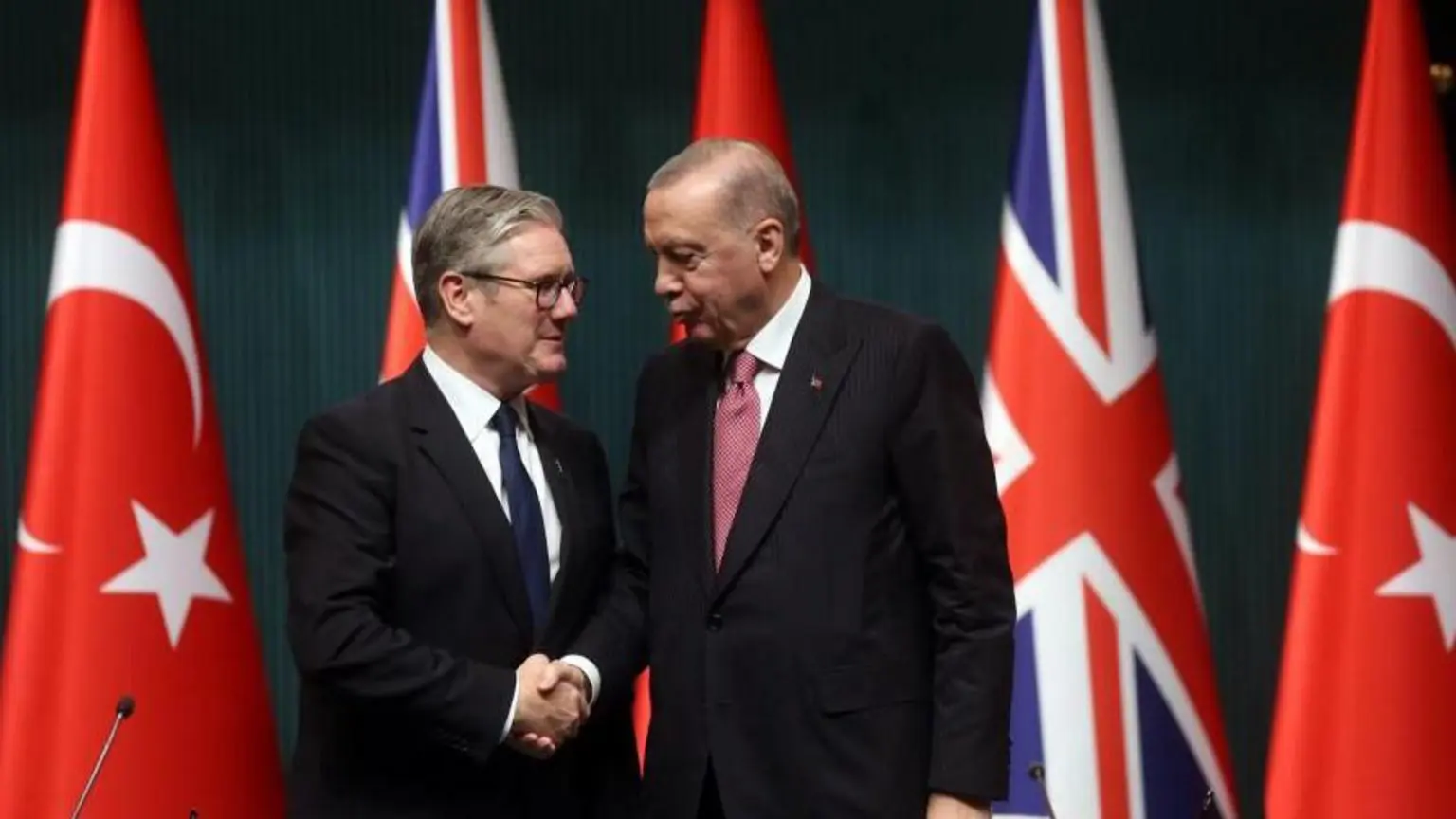 Сер Кір Стармер підписав угоду з президентом Туреччини Ердоганом під час свого першого візиту до Туреччини з моменту призначення прем'єр-міністром
