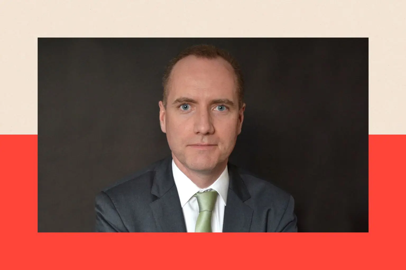 Річард Хьюз, колишній міністр фінансів, який здобув освіту в Оксфорді та Гарварді, очолює OBR