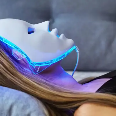 Рекламу світлодіодних масок заборонено через твердження про акне та розацеа