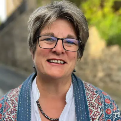 Озанн йде у відставку з Комітету з питань освіти, спорту та культури