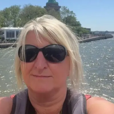 Податкова та митна служба Великої Британії (HMRC) перегляне рішення про призупинення виплати 23 500 виплат дитячих допомог