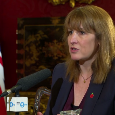 Рівз пропонує скасувати обмеження на виплати для великих сімей