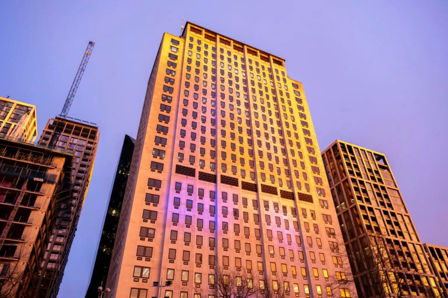 Глобальна штаб-квартира Shell знаходиться в Лондоні, тому позов було подано до суду Великої Британії.