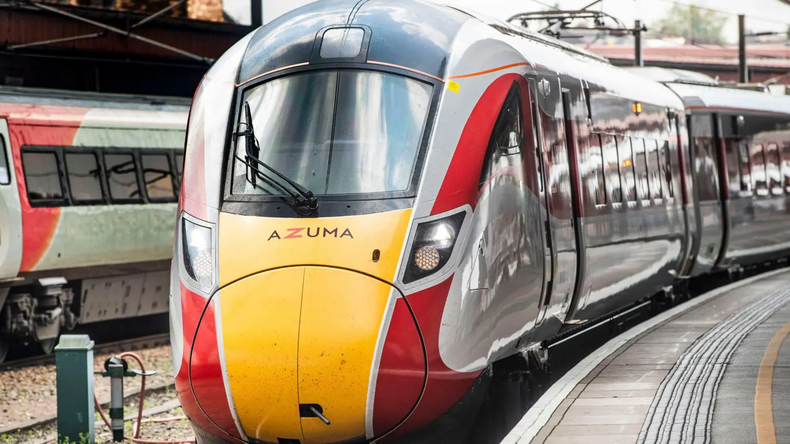 Фотографія поїзда LNER на станції спереду