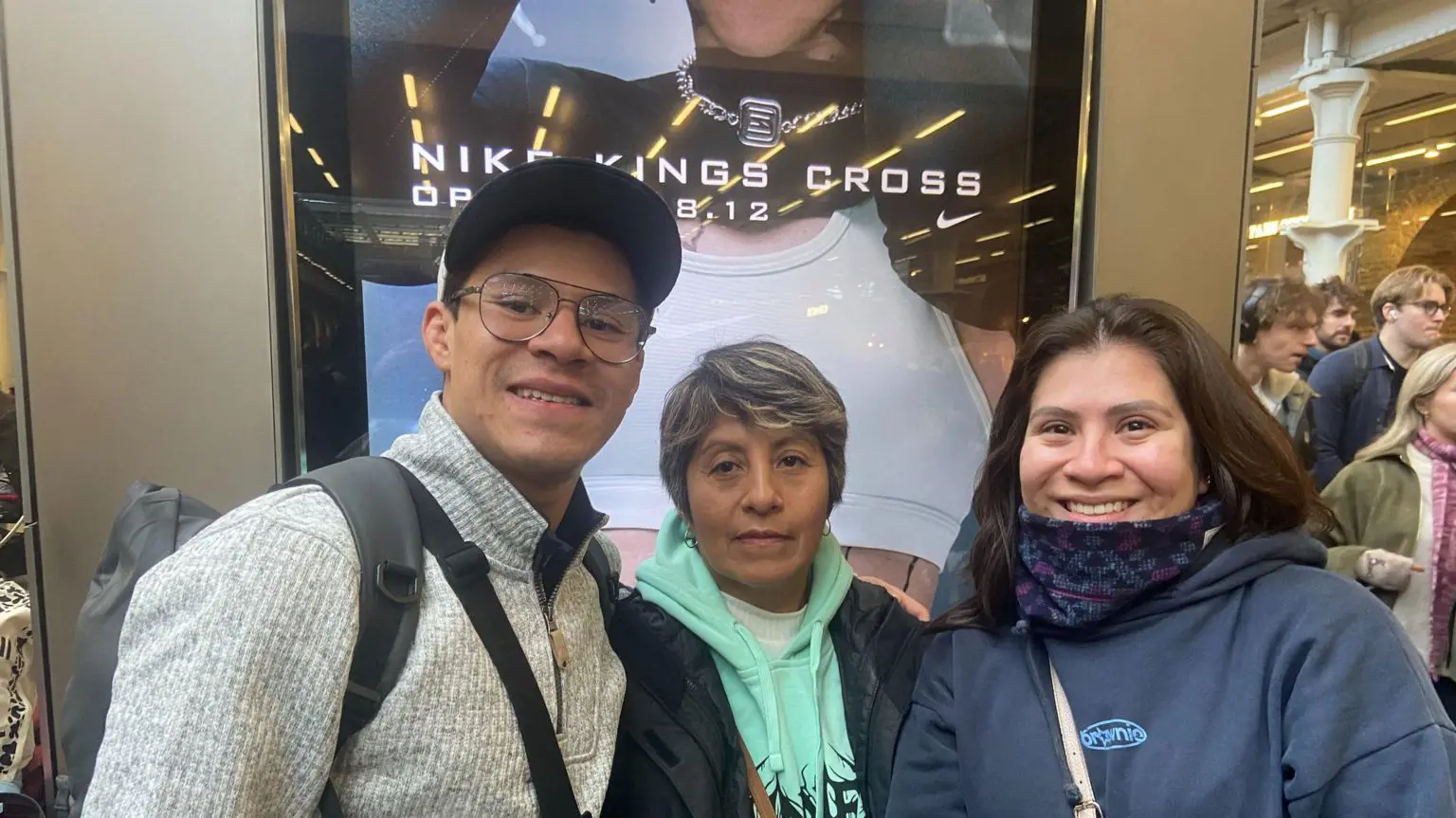 Ця мексиканська родина намагалася дістатися до Парижа на новорічну ніч.